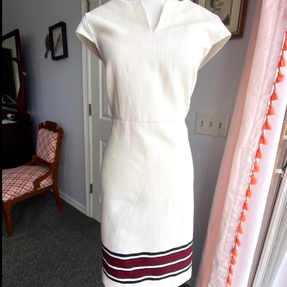 Ann Taylor Sz.8 Ivory Cap Sleeve Striped Hem Dress